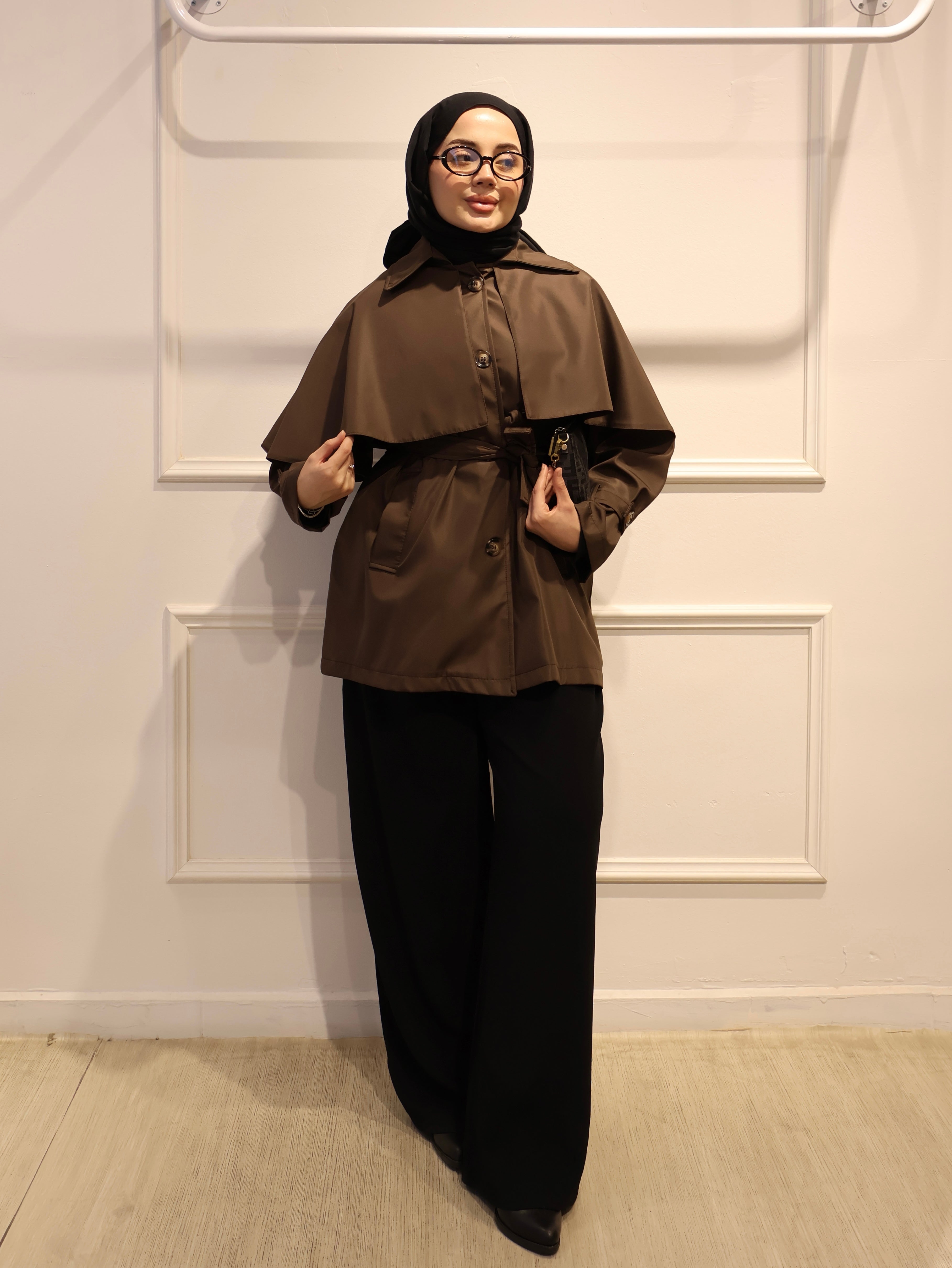 Pelerinli Kısa Trençkot