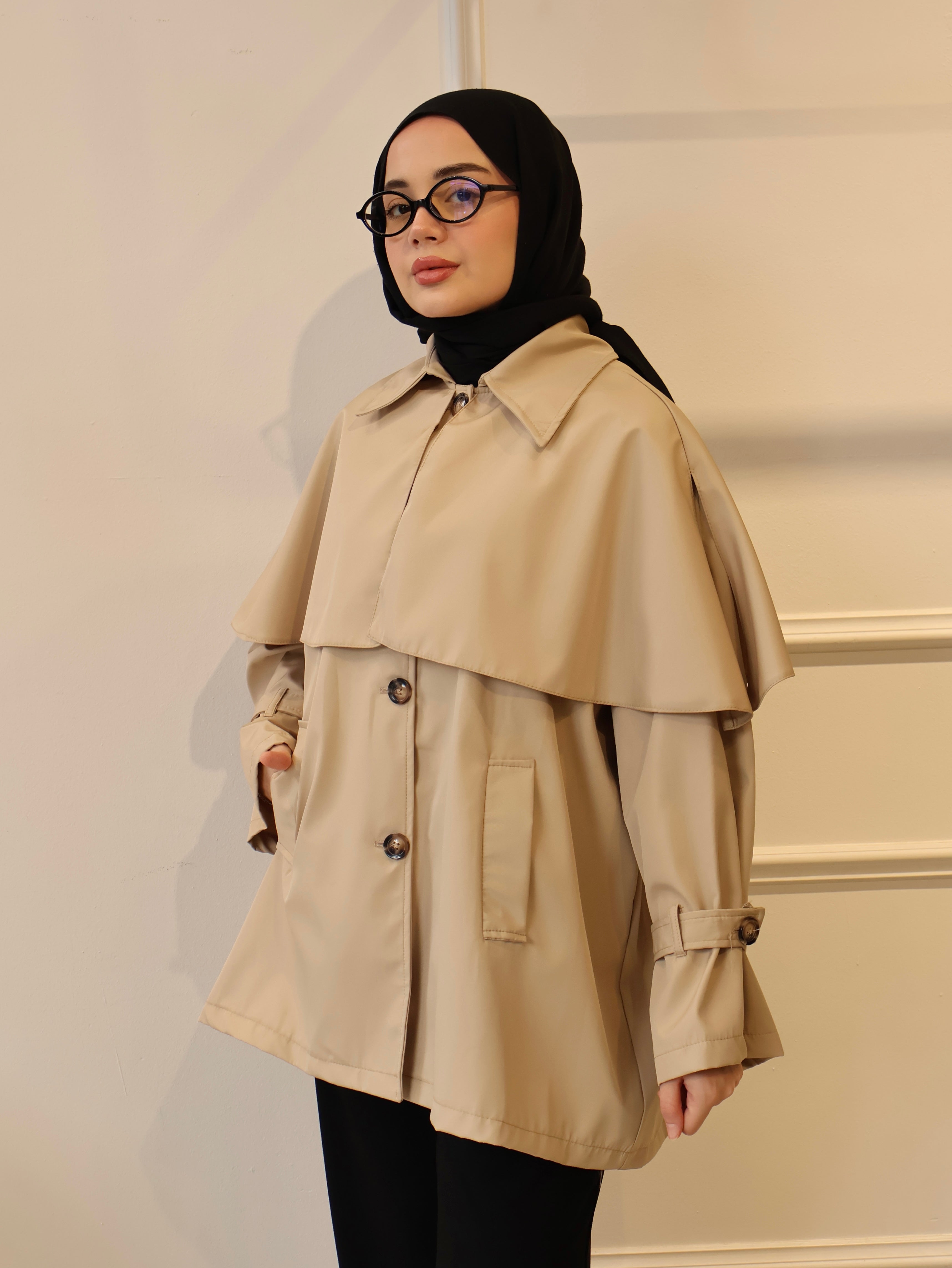 Pelerinli Kısa Trençkot