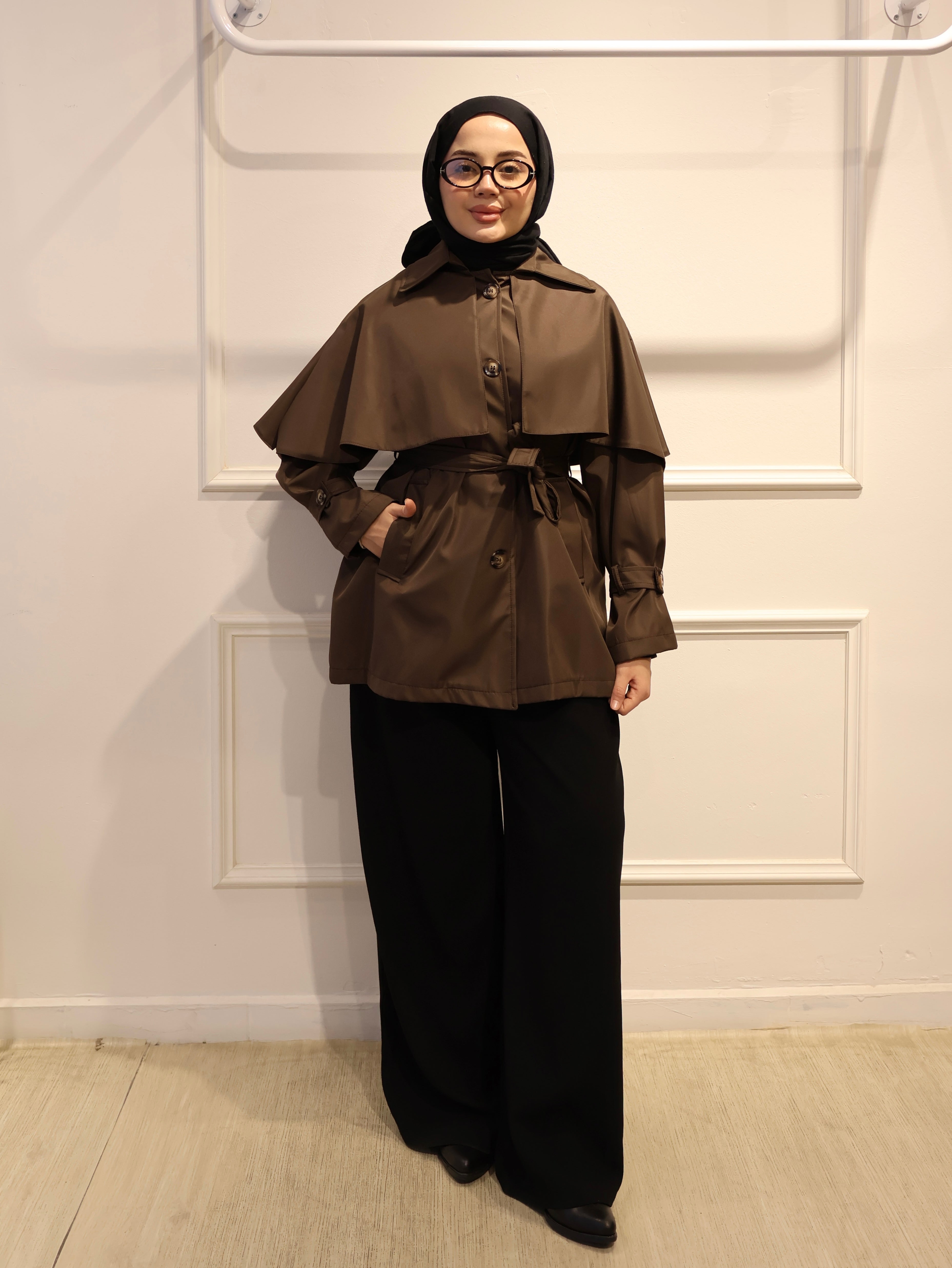 Pelerinli Kısa Trençkot