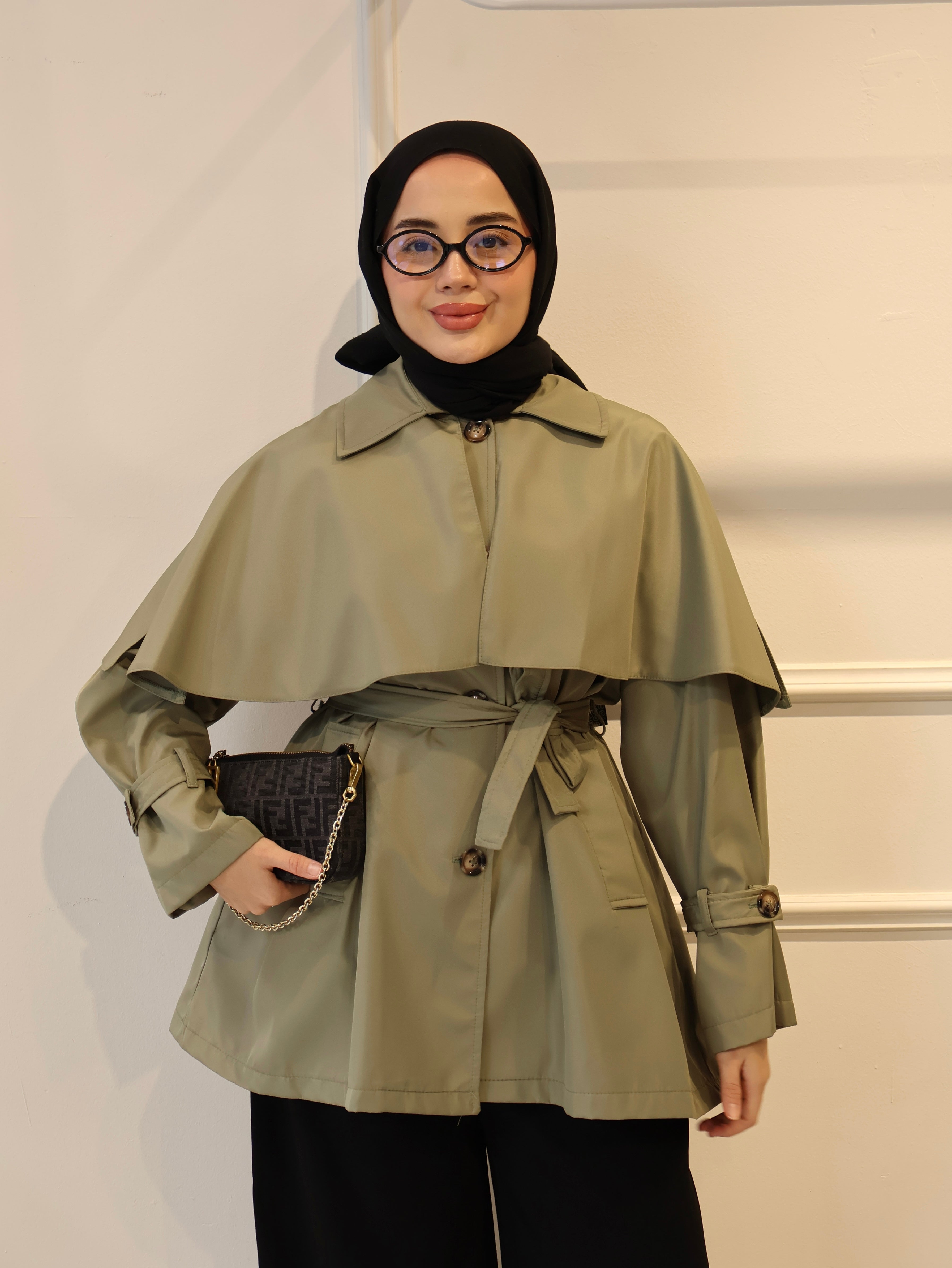 Pelerinli Kısa Trençkot