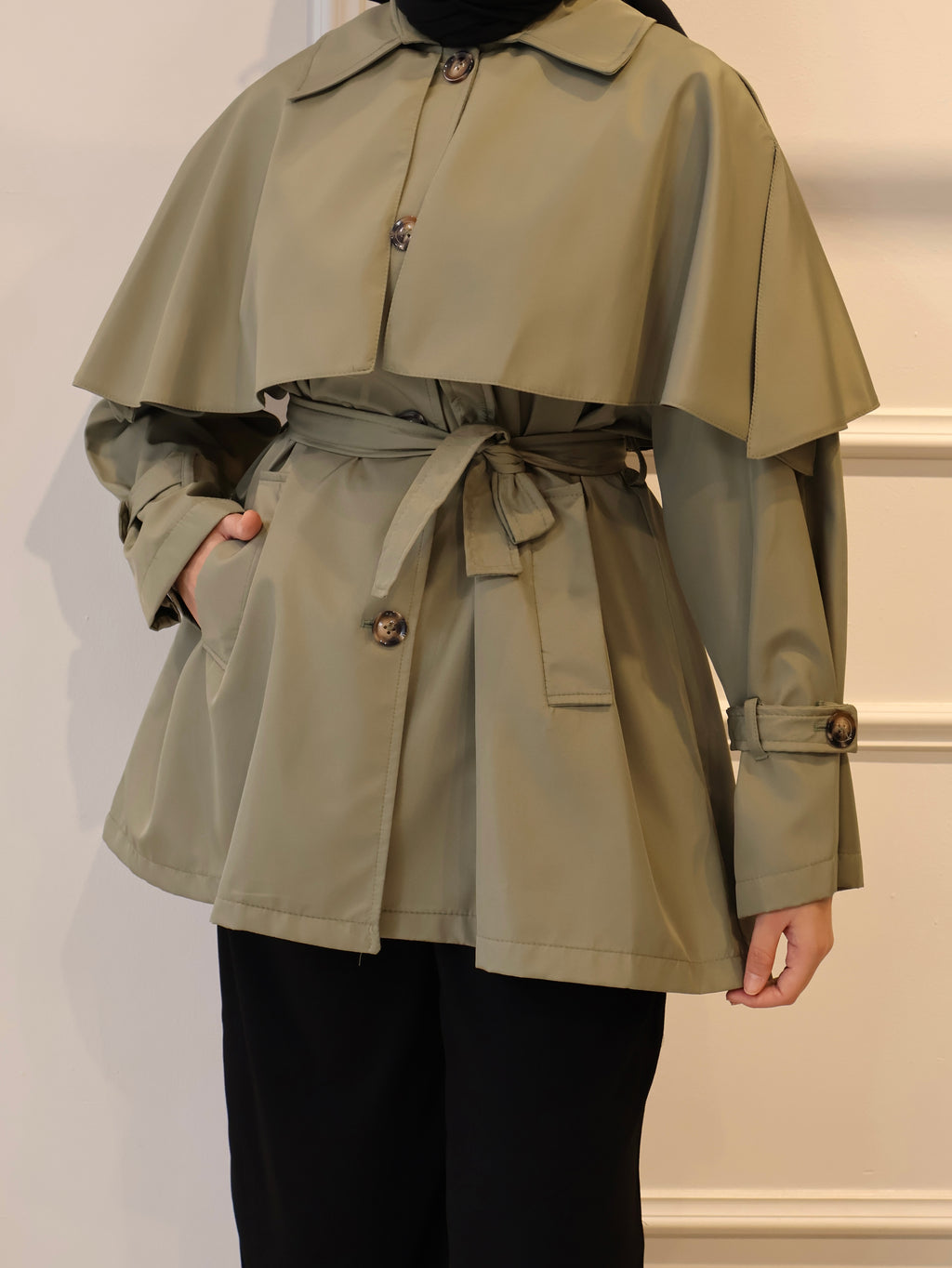 Pelerinli Kısa Trençkot