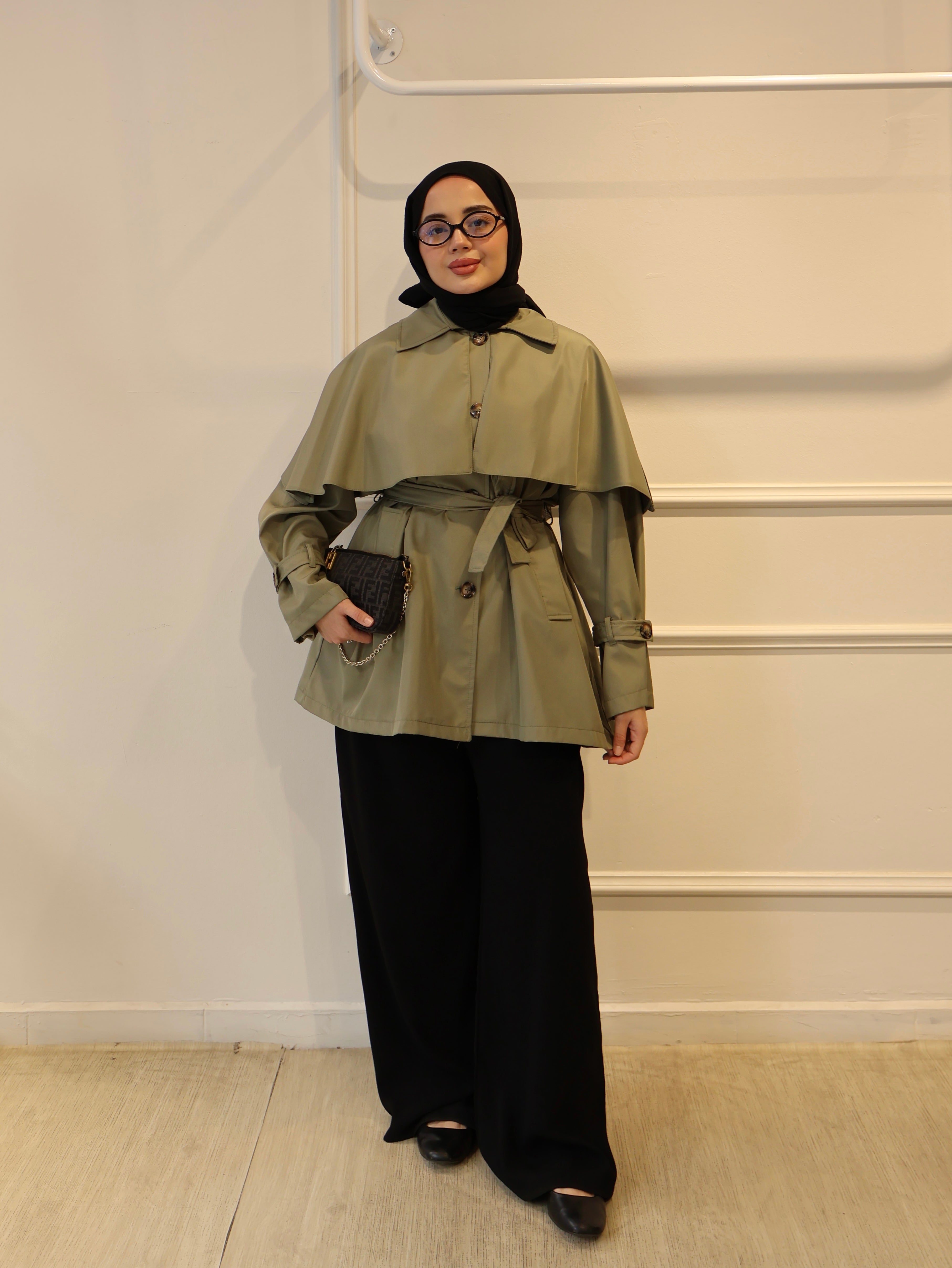 Pelerinli Kısa Trençkot